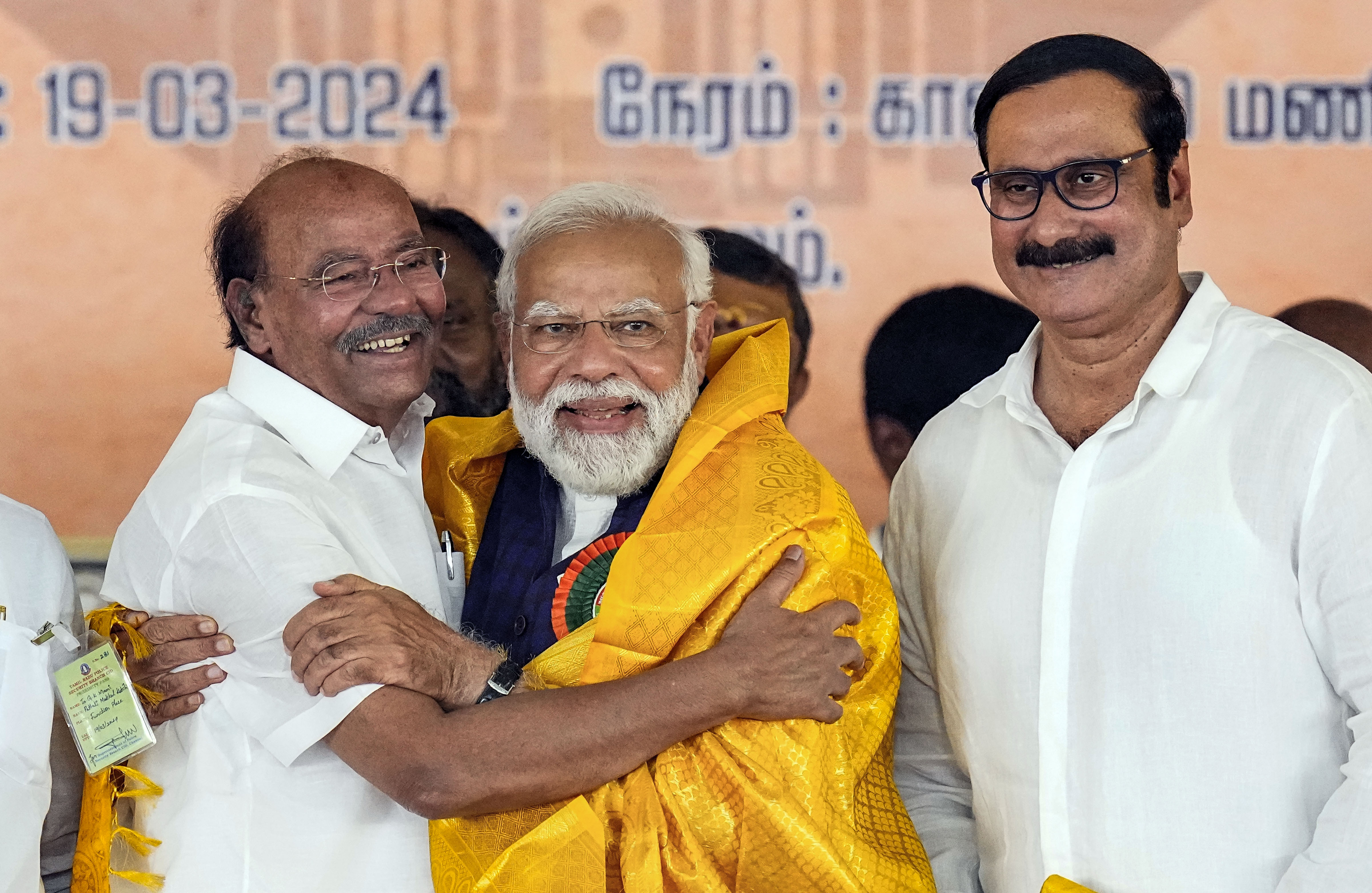 https://salarnews.in/public/uploads/images/newsimages/maannewsimage19032024_154237_modi pmk.jpg